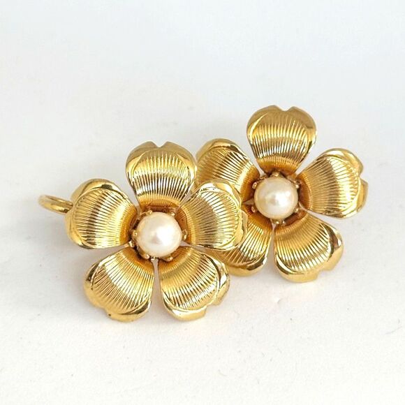 Gold Tone Flower Earrings Faux Pearl Center Clip On - Picture 1 of 5